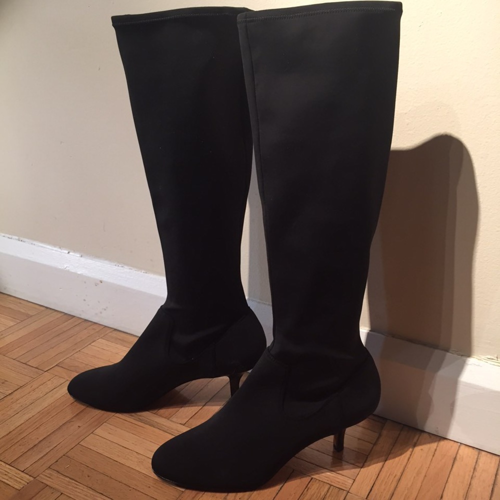Boots/micro fiber/Donald J Pliner boots/size 9 1/2